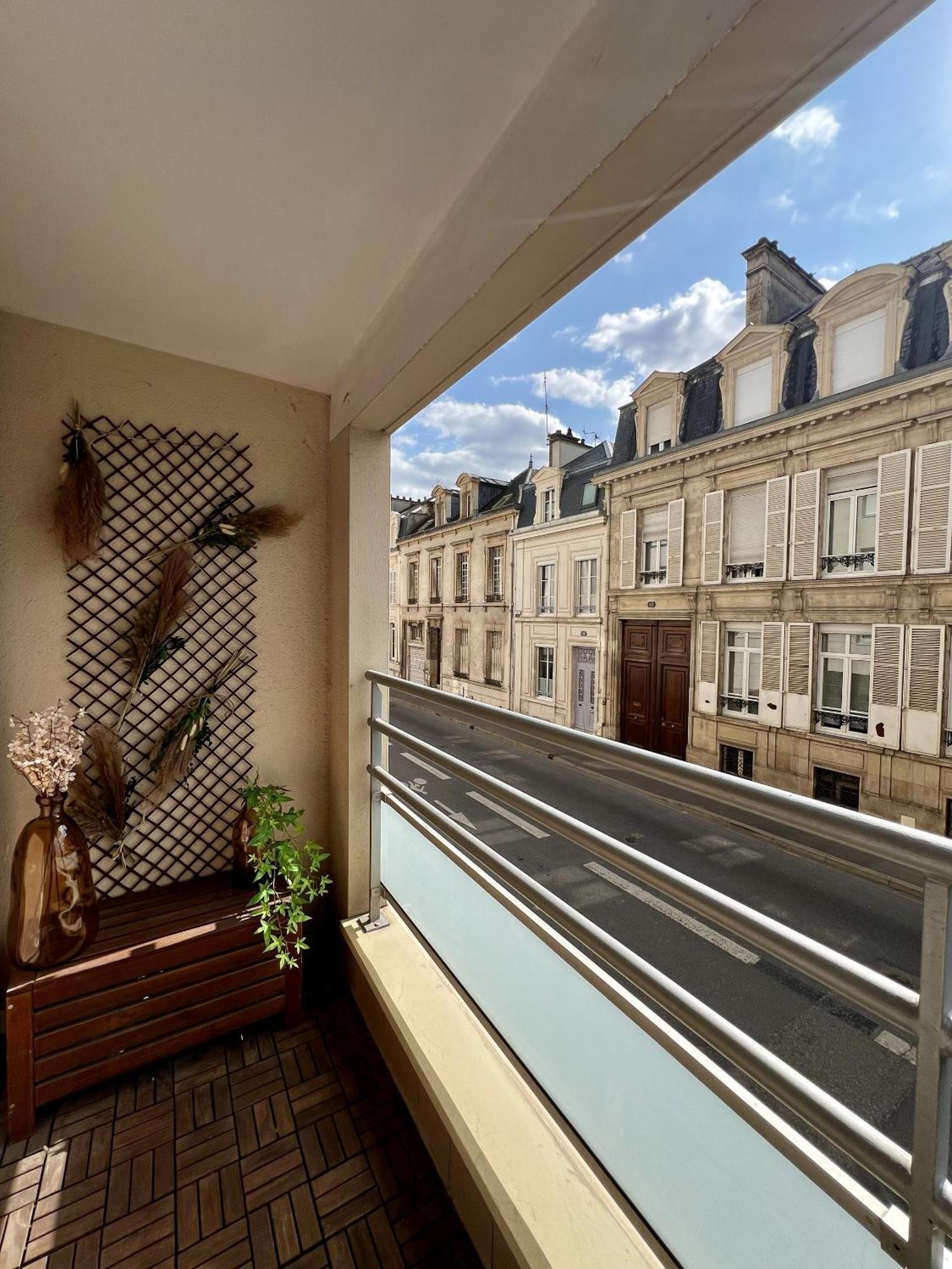 Ferienwohnung Clovis - Hypercentre Avec Balcon Et Parking Reims Exterior foto